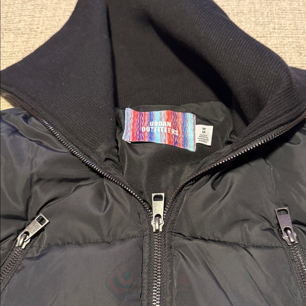 Urban Outfitters Black Cropped Puffer Jacket - Picture 7 of 8